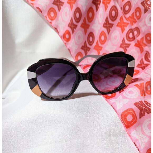 Mimi Black Oversized Retro Style Butterfly Sunglasses Stripes - Picture 2 of 7